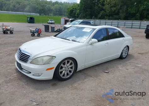 2007 Mercedes-Benz S 550 z USA, uszkodzony, nr VIN WDDNG71X47A056121